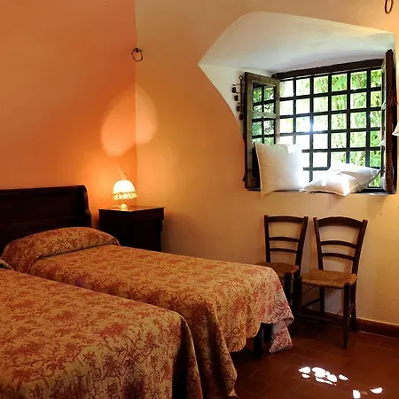 Three-bedroom In Iii Ortonovo